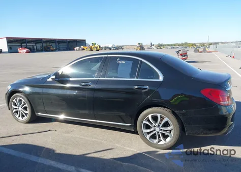 2015 Mercedes-Benz C 300 4Matic from USA, damaged, VIN 55SWF4KB3FU016331